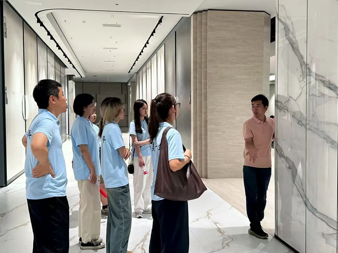 科技賦能文化傳承 2025暑期“三下鄉(xiāng)”AIG-ACTeM創(chuàng)新設計工作營探訪東莞唯美陶瓷